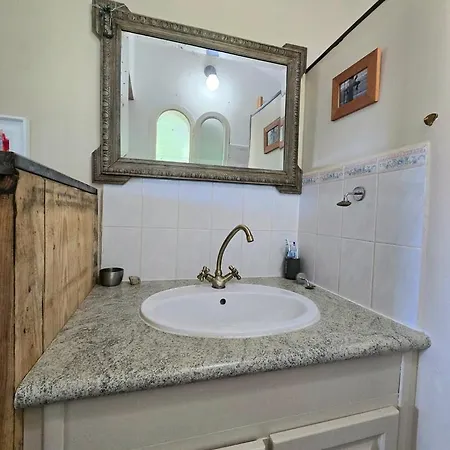 Guest house O Balcon De Thau : Un Veritable Havre De Paix, Maison Avec Vue Degagee, 2 Et Jardin. Meze